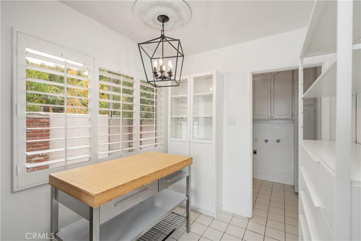 Kitchen prep/bar area