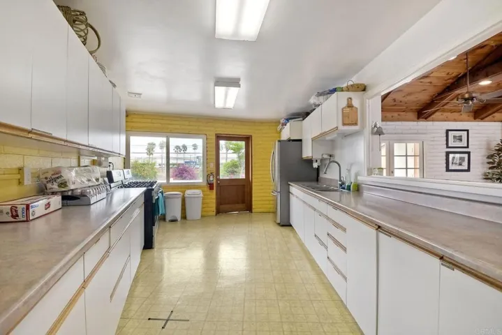 6503 Friendly Place, Carlsbad, California 92011