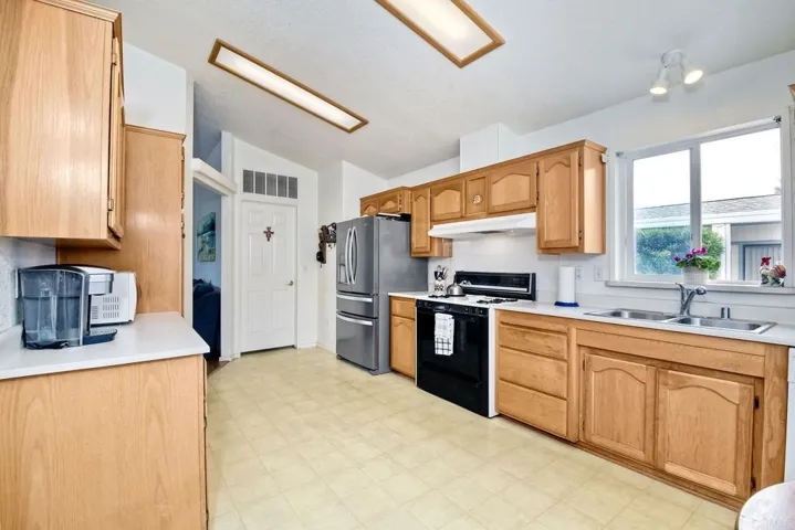 6503 Friendly Place, Carlsbad, California 92011