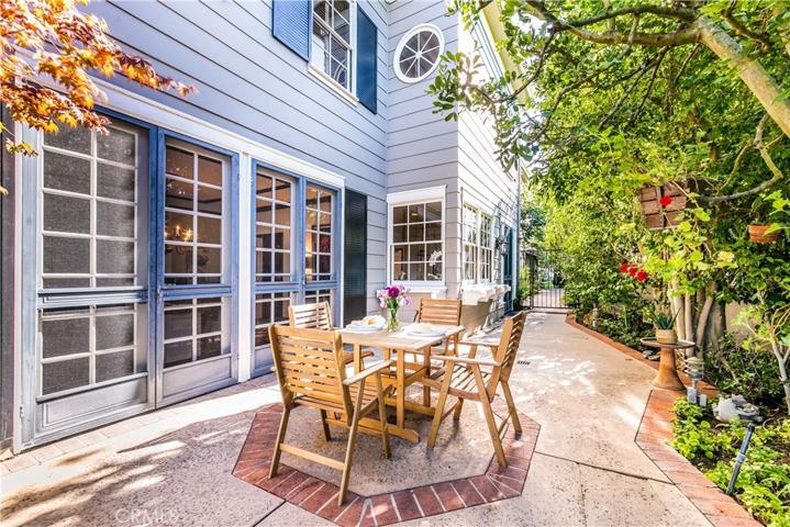 2086 Ridge Drive, Los Angeles, California 90049