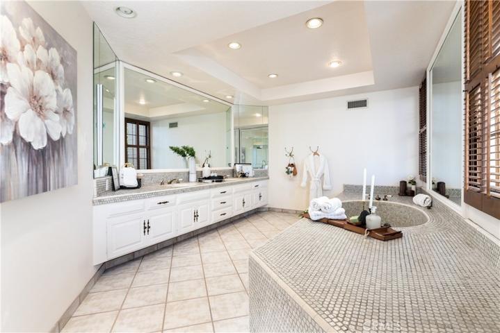 2086 Ridge Drive, Los Angeles, California 90049