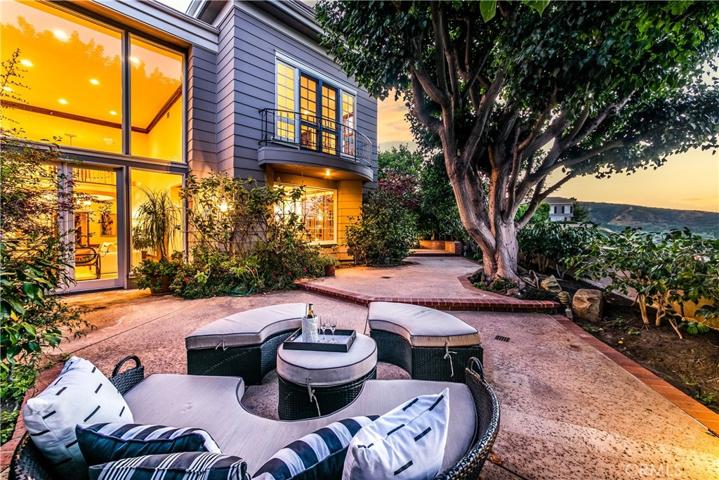 2086 Ridge Drive, Los Angeles, California 90049