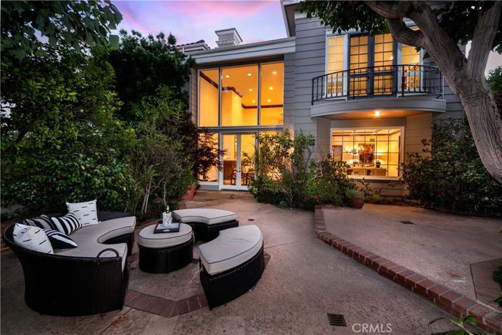 2086 Ridge Drive, Los Angeles, California 90049