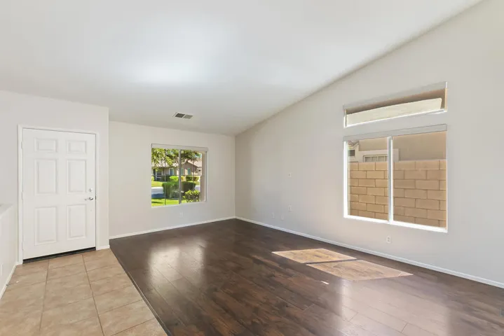 004_Living Room