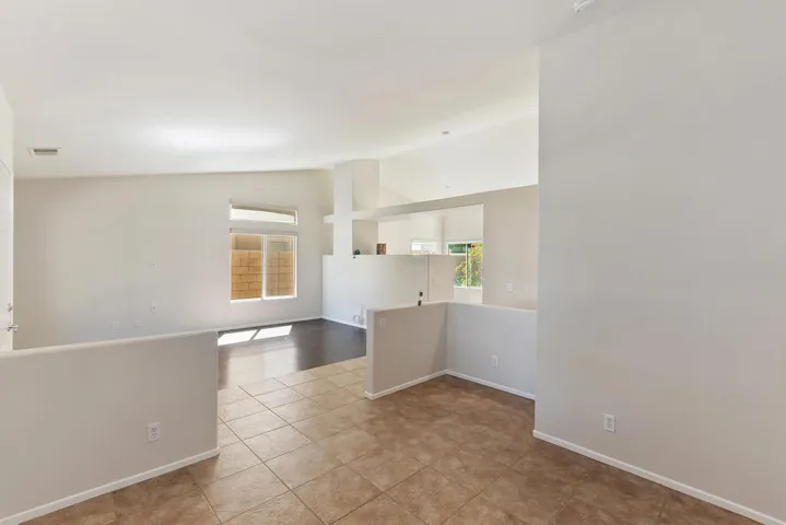 009_Dining Area