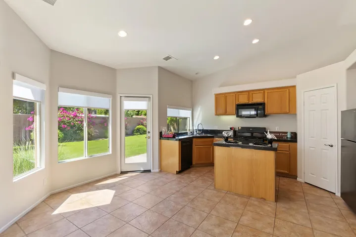 013_Dining & Kitchen