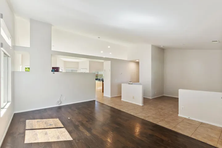 006_Living Room