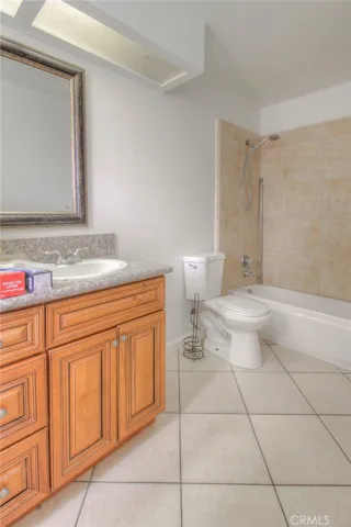 Unit 1 - Primary Bathroom