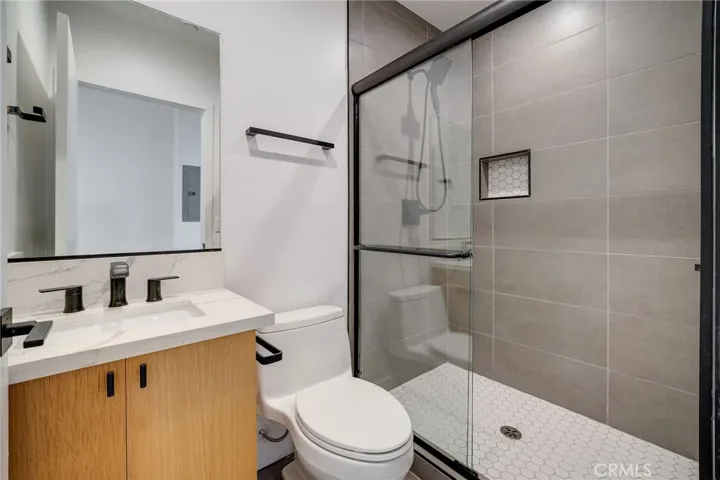 6201 La Mirada Avenue Unit 4, Hollywood, California 90038
