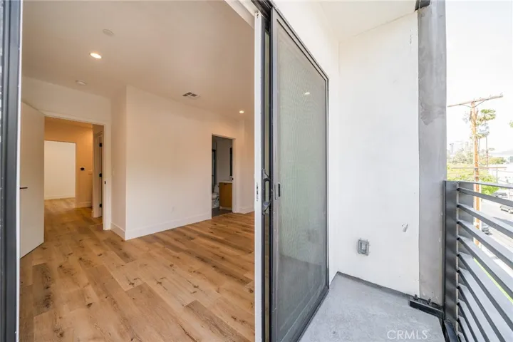 6201 La Mirada Avenue Unit 4, Hollywood, California 90038