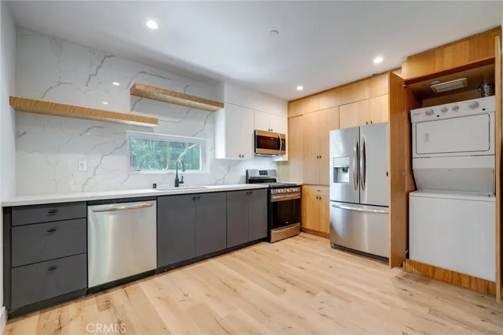 6201 La Mirada Avenue Unit 4, Hollywood, California 90038