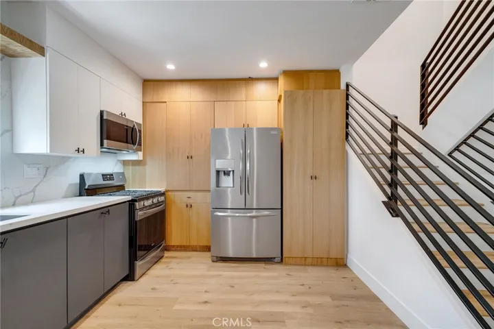6201 La Mirada Avenue Unit 4, Hollywood, California 90038