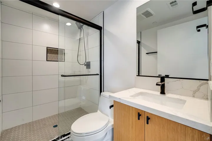 6201 La Mirada Avenue Unit 4, Hollywood, California 90038