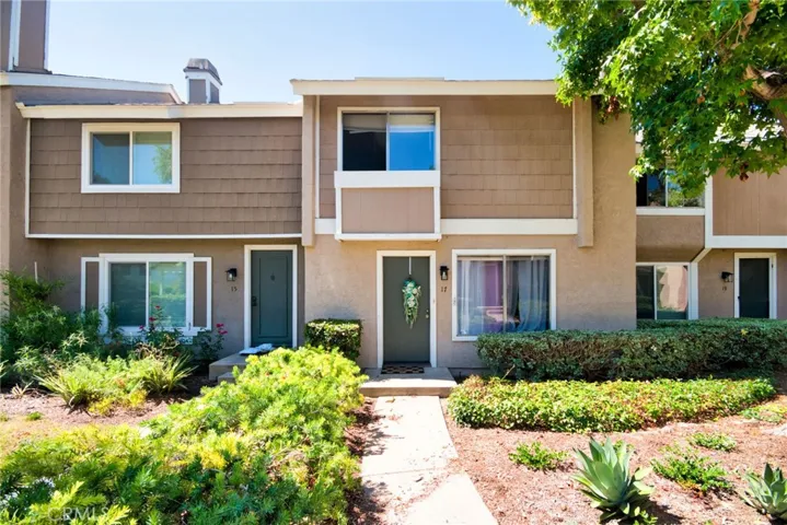 17 Elderglen 15, Irvine, California 92604