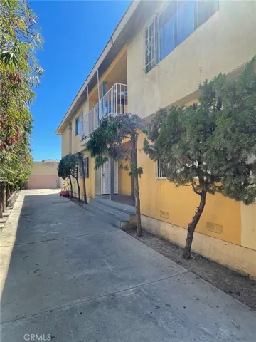 1230 W 107th Street, Los Angeles, California 90044