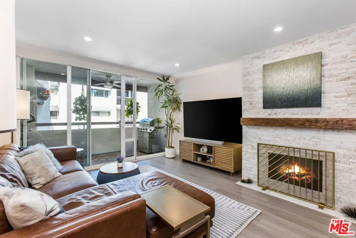 8535 W West Knoll Drive Unit 217, West Hollywood, California 90069