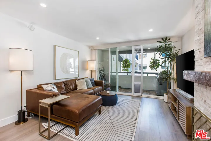 8535 W West Knoll Drive Unit 217, West Hollywood, California 90069