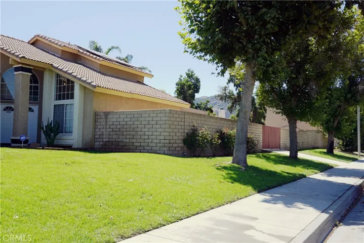 Side yard entrance for RV parking