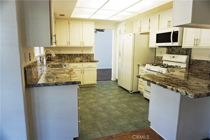 19385 Oakview Lane, Lake Elsinore, California 92530