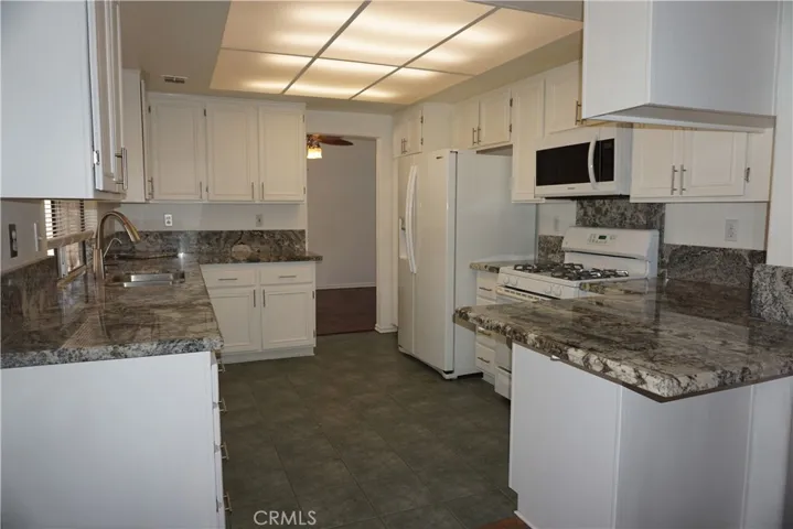 19385 Oakview Lane, Lake Elsinore, California 92530