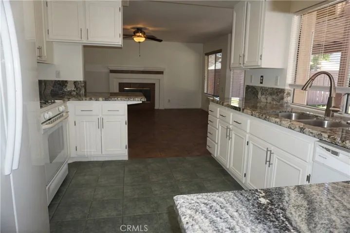 19385 Oakview Lane, Lake Elsinore, California 92530