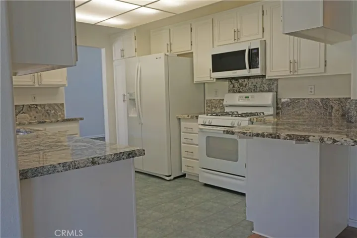 19385 Oakview Lane, Lake Elsinore, California 92530