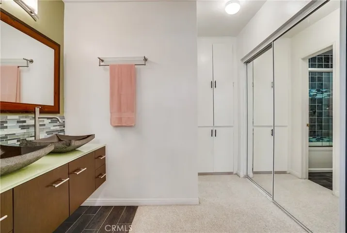 Primary suite