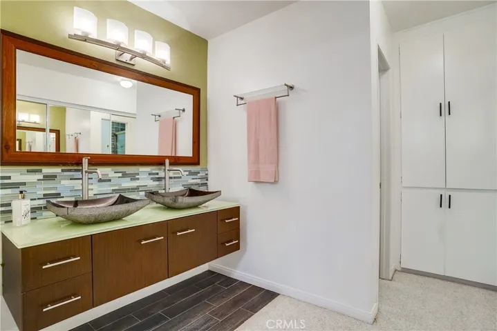 Primary suite
