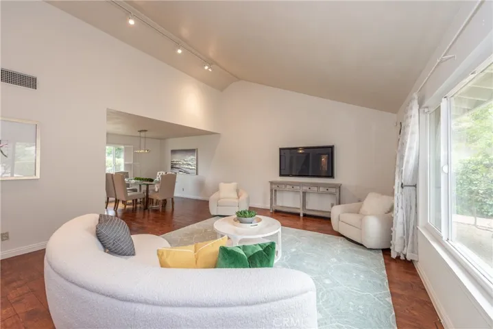 3736 Startouch Drive, Pasadena, California 91107