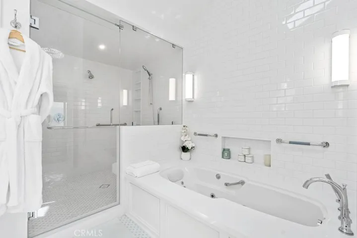 Master Suite Soaking Tub