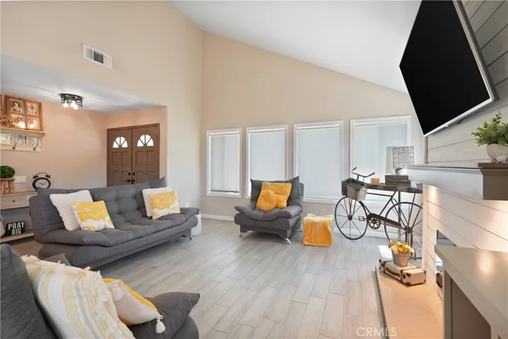 40051 Zamura Court, Murrieta, California 92562