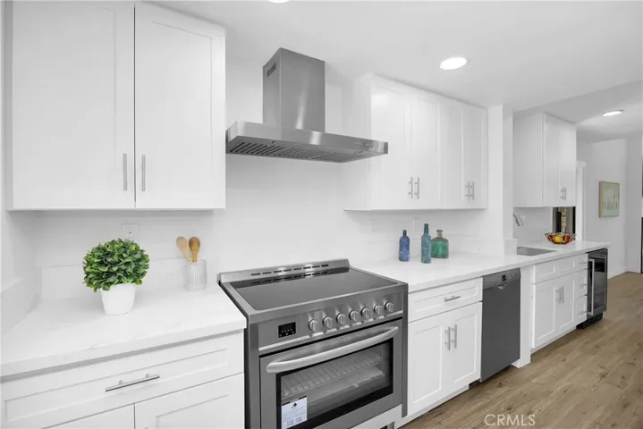 64 Sea Island Drive, Newport Beach, California 92660