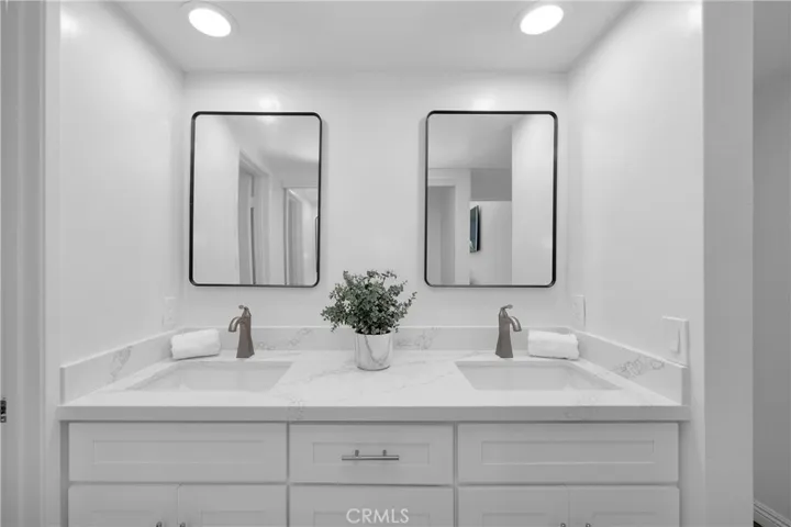 64 Sea Island Drive, Newport Beach, California 92660