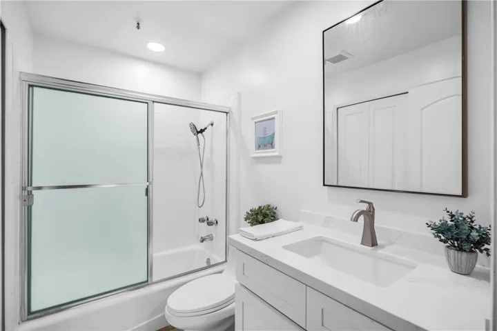 64 Sea Island Drive, Newport Beach, California 92660