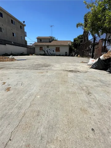 310 W 82nd Street, Los Angeles, California 90003