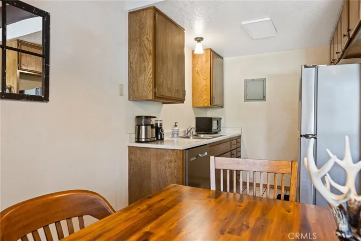 322 Canyon Crest Lane, Lake Arrowhead, California 92352