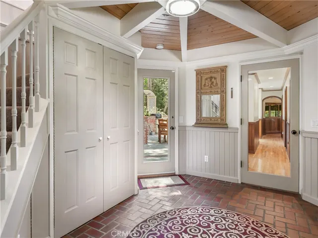 1601 Moon Drive, Lake Arrowhead, California 92352
