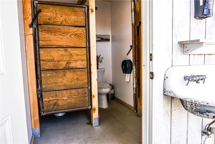 33121 Christine Lane, Winchester, California 92596