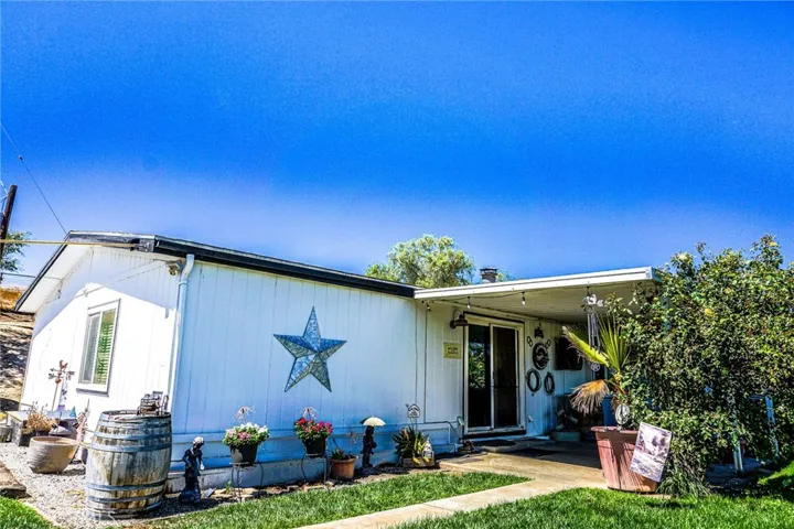 33121 Christine Lane, Winchester, California 92596