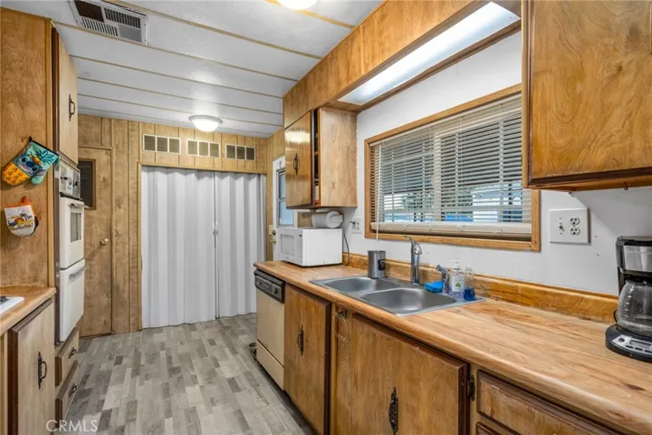 Kitchen / Laundry Area