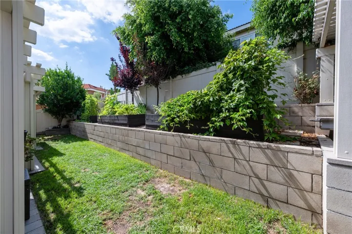 2205 Mira Monte Street, Corona, California 92879