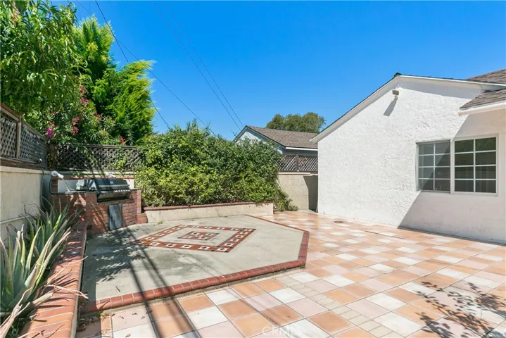 3569 Lees Avenue, Long Beach, California 90808
