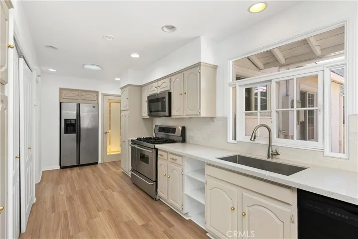 3569 Lees Avenue, Long Beach, California 90808