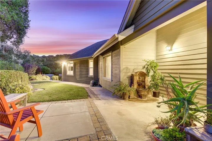 Great place to have indoor/outdoor entertaining!