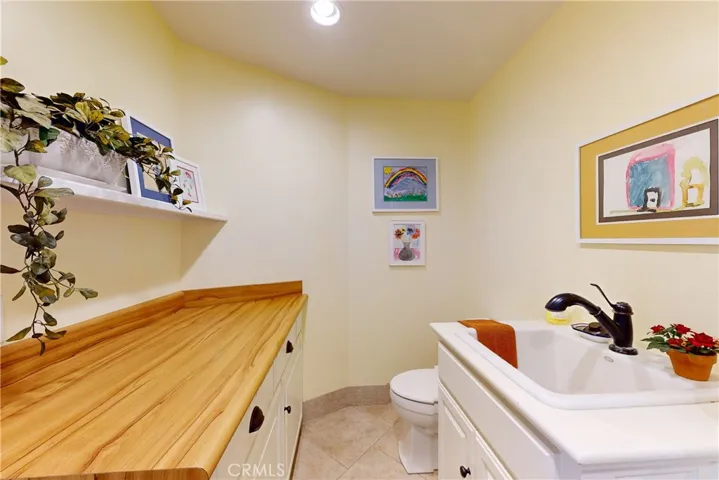 1/2 Bath