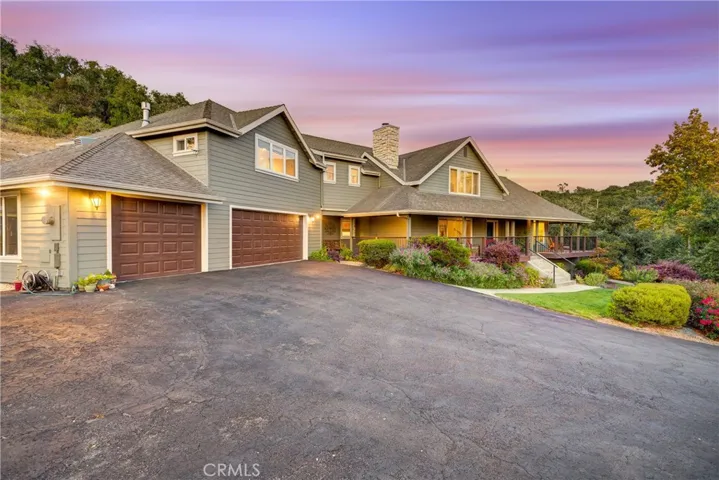 Welcome to 2025 Oak Way