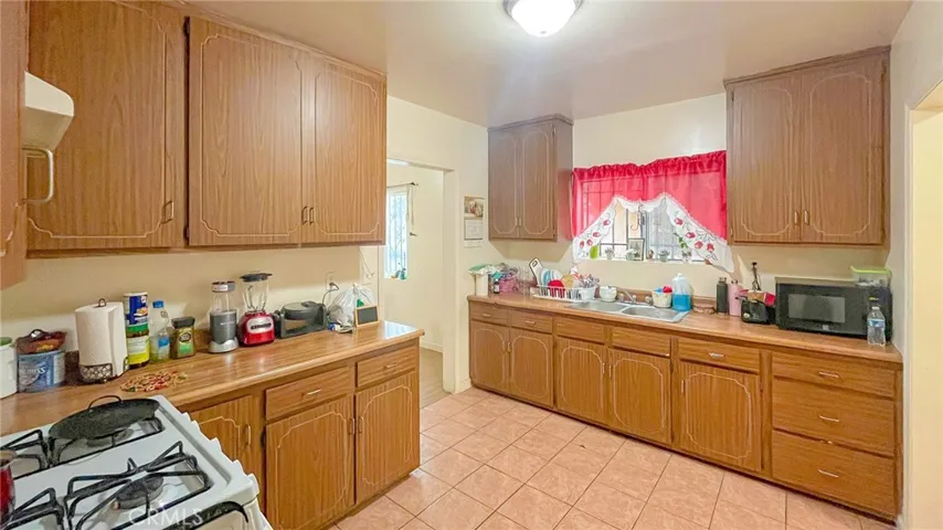 Unit 758- Front House-kitchen- picture 2