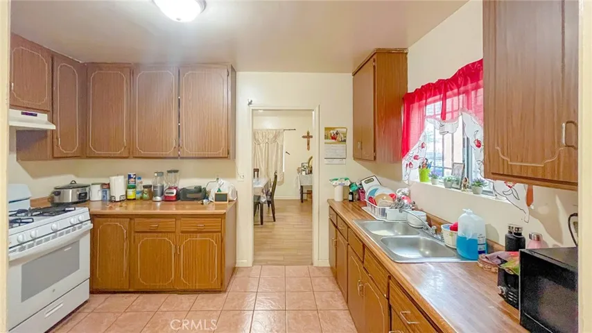 Unit 758- Front House-Kitchen- picture 1