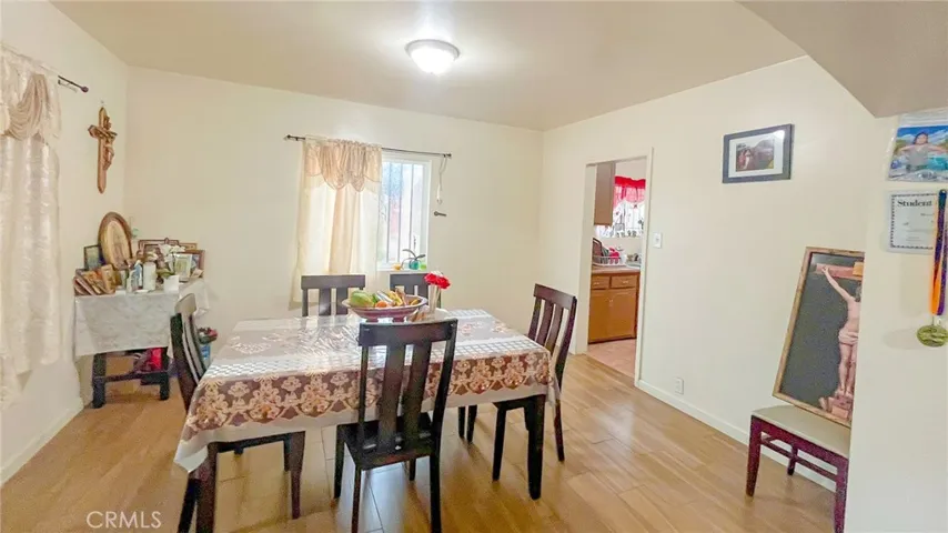 Unit 758- Front House-dinning area- picture 2