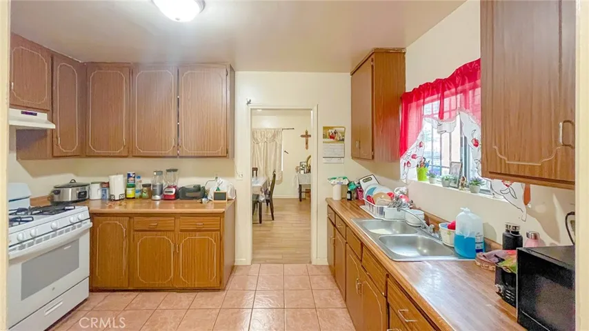Unit 758- Front House-Kitchen- picture 1